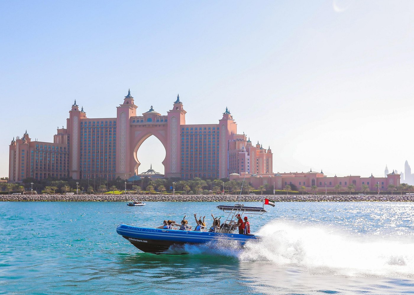 Dubai Marina & JBR – Perfect for beach lovers, high-rise hotels, and waterfront dining.