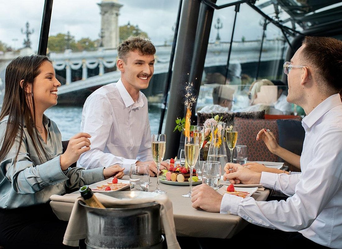 Best Tours in París caption