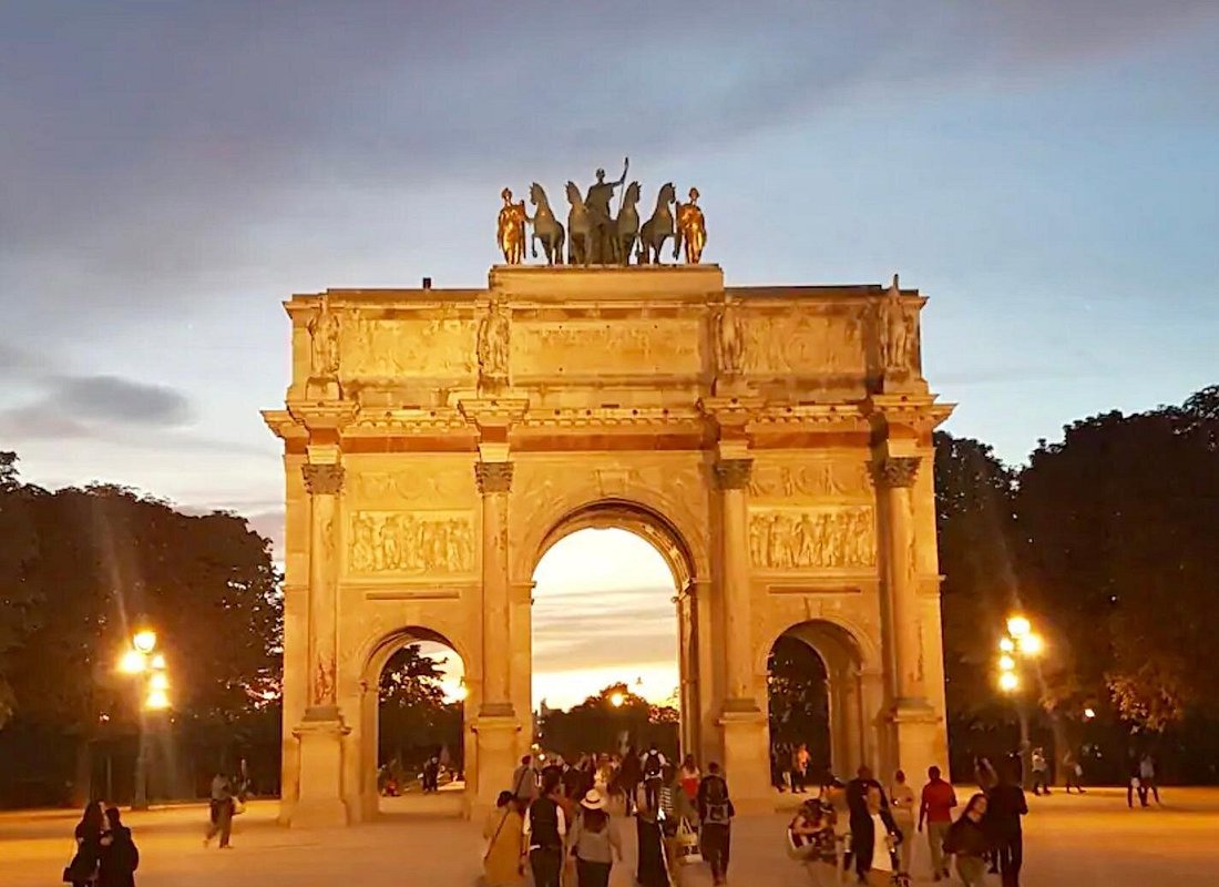 Best Tours in París caption