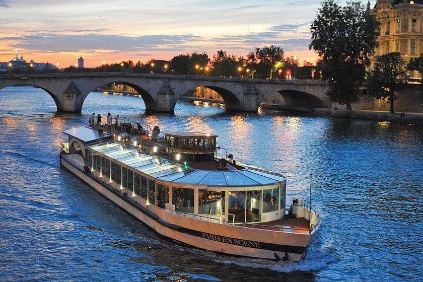 Best Tours in París caption