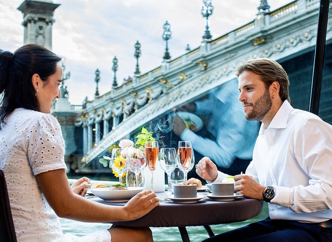 Best Tours in París caption