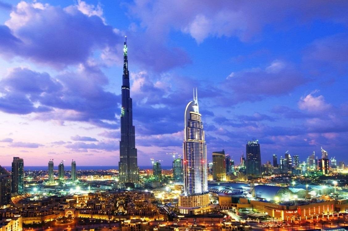 Downtown Dubai – Home to the Burj Khalifa, Dubai Mall, and The Dubai Fountain. Best for luxury stays, iconic sights, and nightlife.