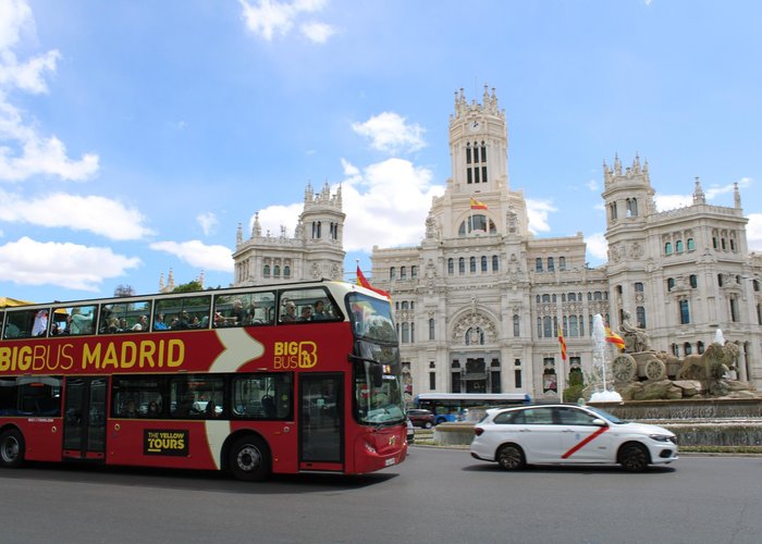 Big Bus Tours in Madrid driving past the Royal Palace and Plaza Mayor with views of grand boulevards, historic squares, and lively street scenes