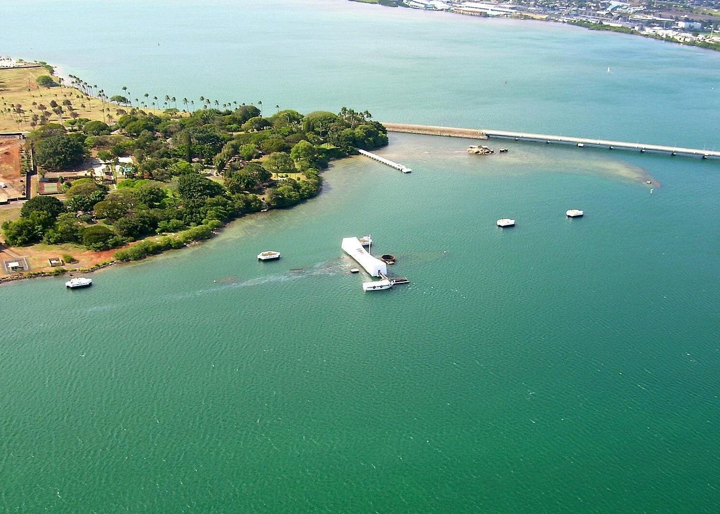 Pearl Harbor and Historic Honolulu Tour – A moving exploration of World War II history, including the USS Arizona Memorial and Punchbowl Cemetery.