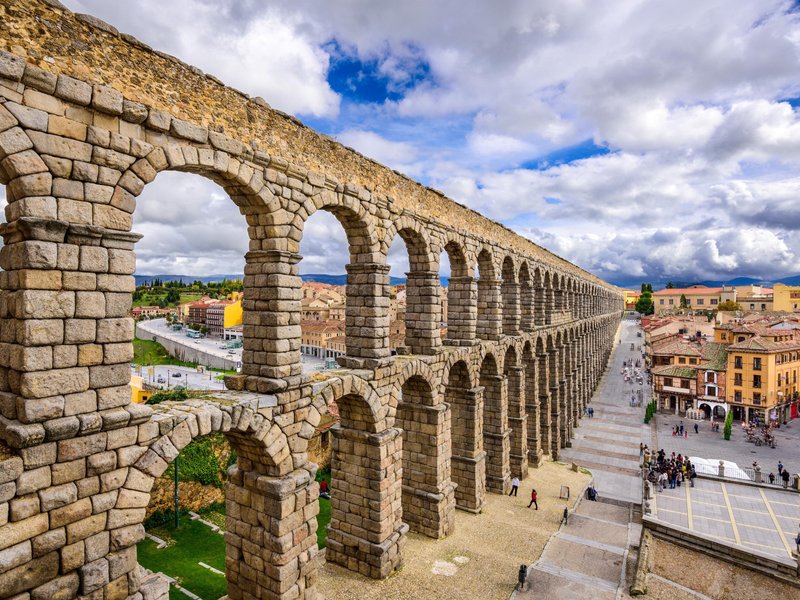 viaducto Romano with Candido Restaurant at the bottom