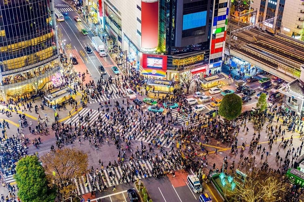 Japan Travel Guide 6 Shibuya Crossing from above.