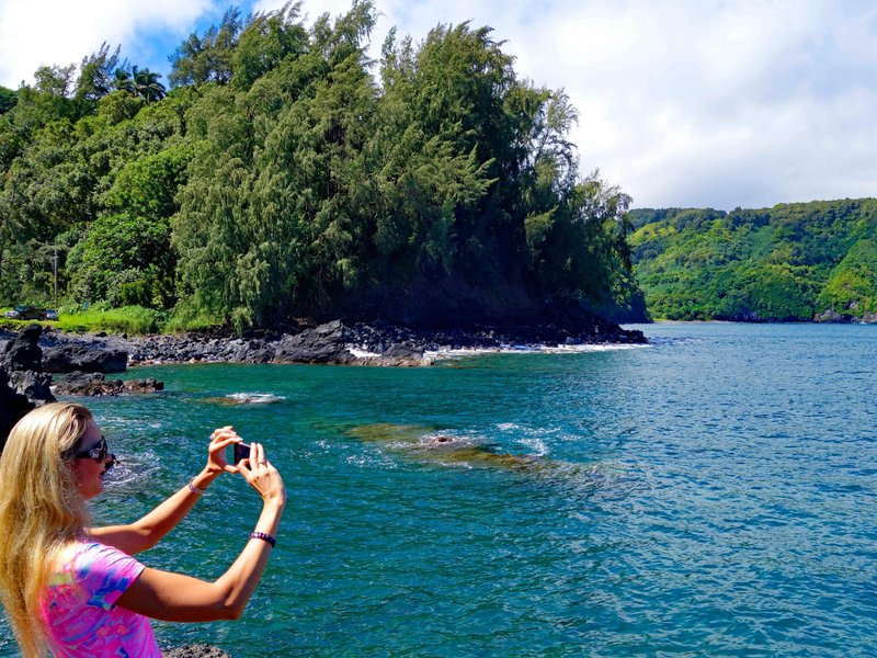 Tome tantas fotos como pueda durante Maui Luxury Full Circle Road hasta Hana Waterfalls & Lunch