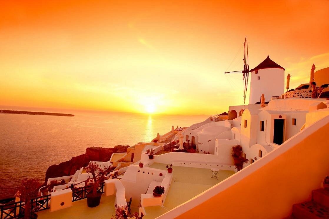 Serenity Uncovered: Peaceful Retreats & Tranquil Journeys 3 Santorini’s Oia at Dawn — Whitewashed tranquility before crowds arrive.