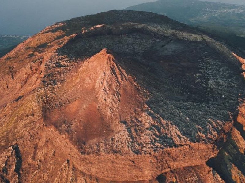 The Crater and Piquinho Peak - 2351meters
