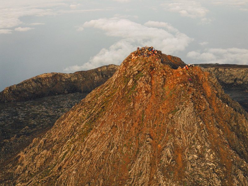 Hike Pico and Piquinho Peak 2351meters

