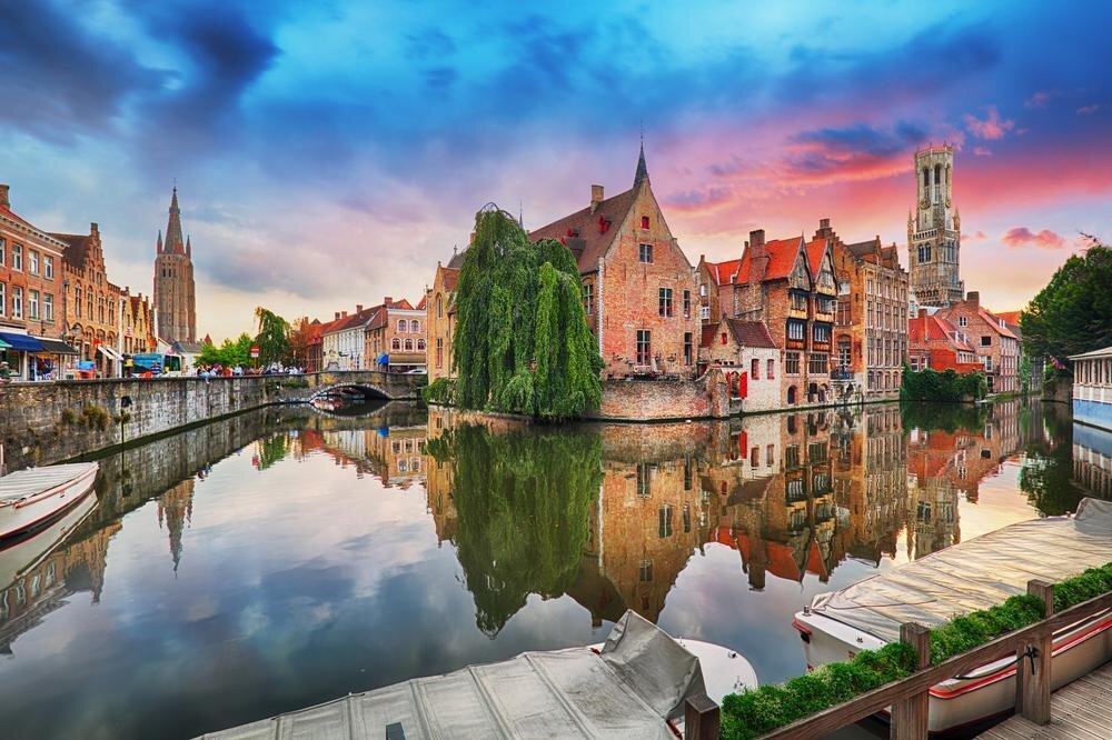 canal in Bruges Tour
