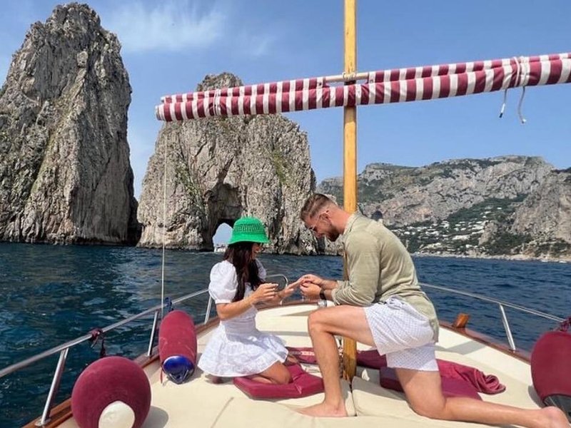 She said yes on a Capri boat tour for couples!