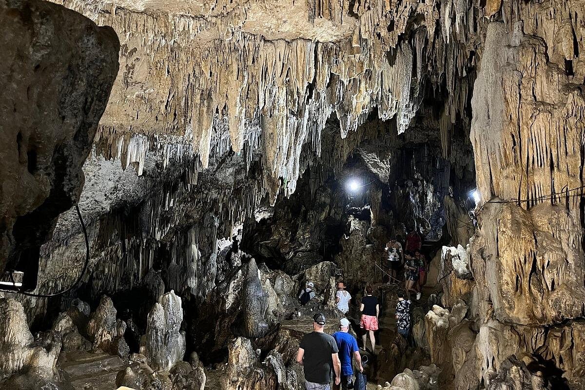 Tonga Tongatapu East Coast and Anahulu Cave Tour