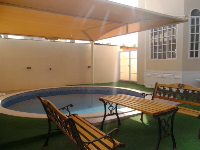 Outdoor pool (Unheated)