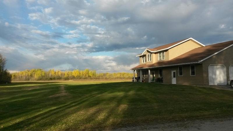 Beautiful 5 Bedroom/3 BR on a private160 acres less than 3 miles from Lake of the Woods and Warroad