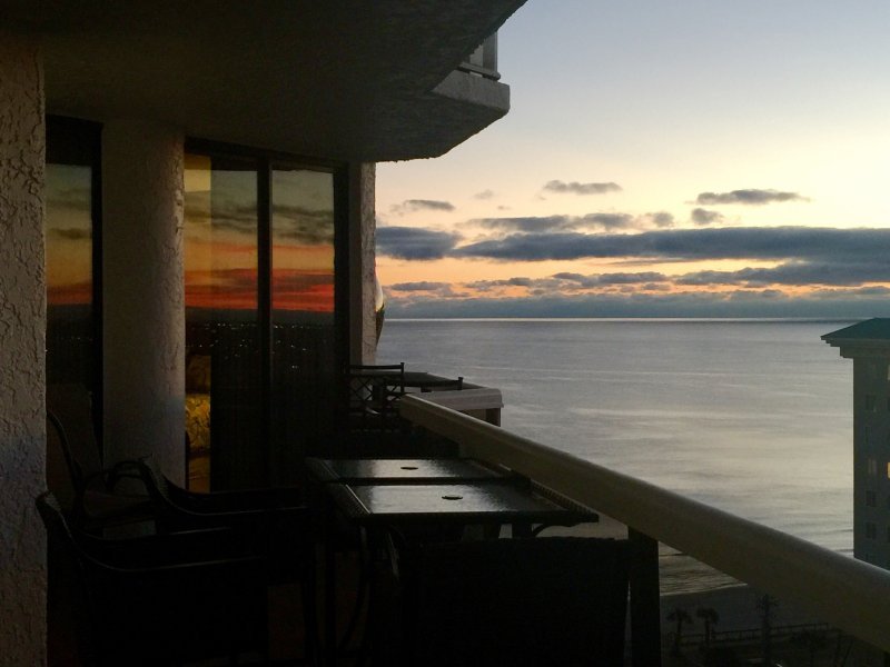vistas de los atardeceres magníficos desde su balcón!