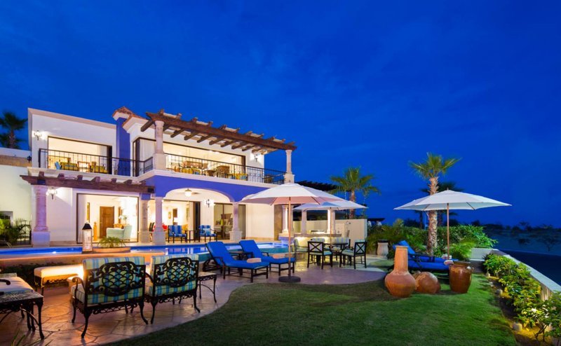 Dos dormitorios villa privada con vista al mar.