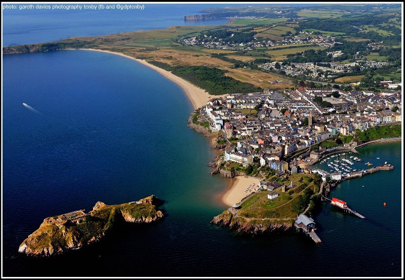 The resort of Tenby is only 4 miles away (7 mins by car) & Saundersfoot, 1.5 miles (3 mins by car)