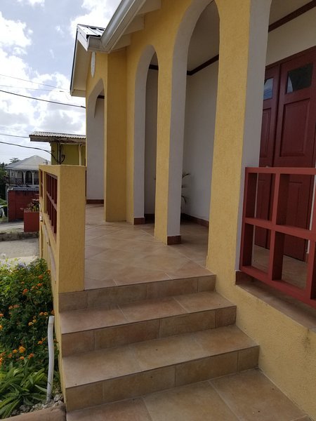 Entrance to MayMay Cottage