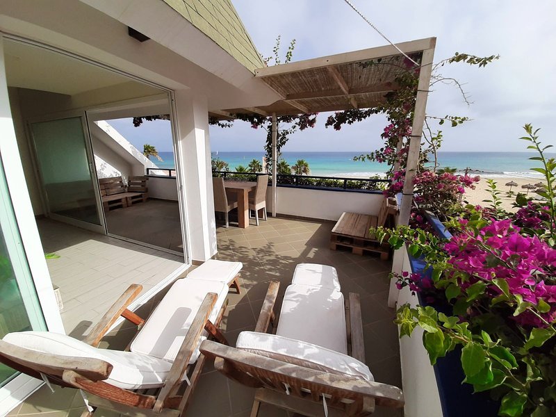 Spacious balcony with 180 degrees spectacular ocean view! 