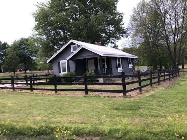 Beautiful home, tranquil setting - perfect for your Memphis vacation!