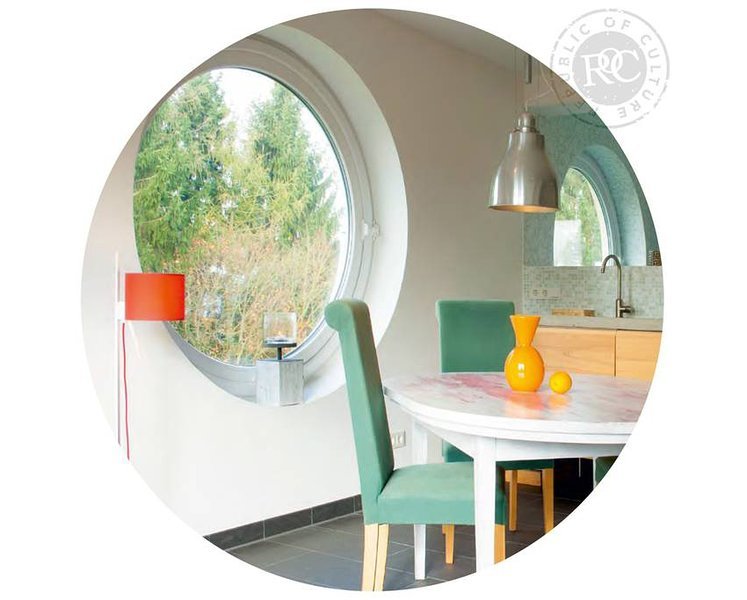Kitchen with round view