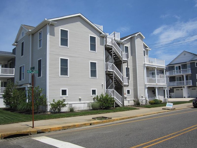 303 42nd St.