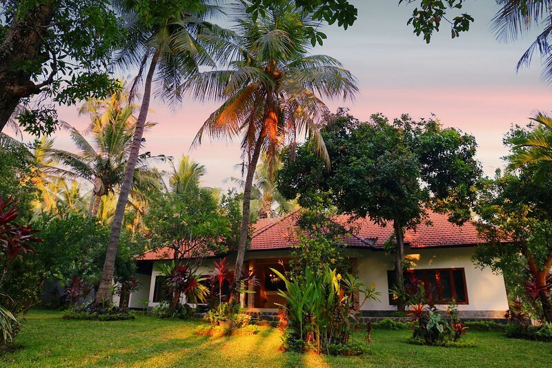Garden villa, 80 meters from the beach, 50m from Bondalem Beach Club main territory.