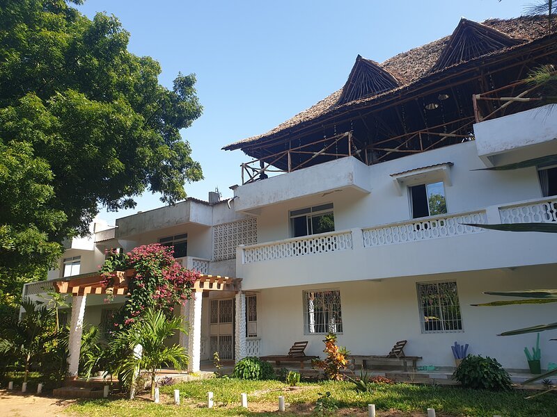 Karibuni palace mtwapa is designed to provide grand hospitality to our clients and holiday markers