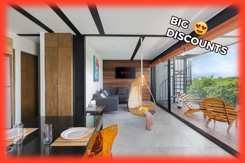 Spacious living room, beautiful terrace, terrific jungle view. 