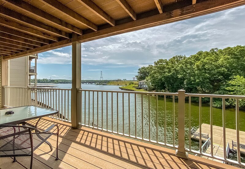 Two Bdr Deluxe Condo 607 Balcony