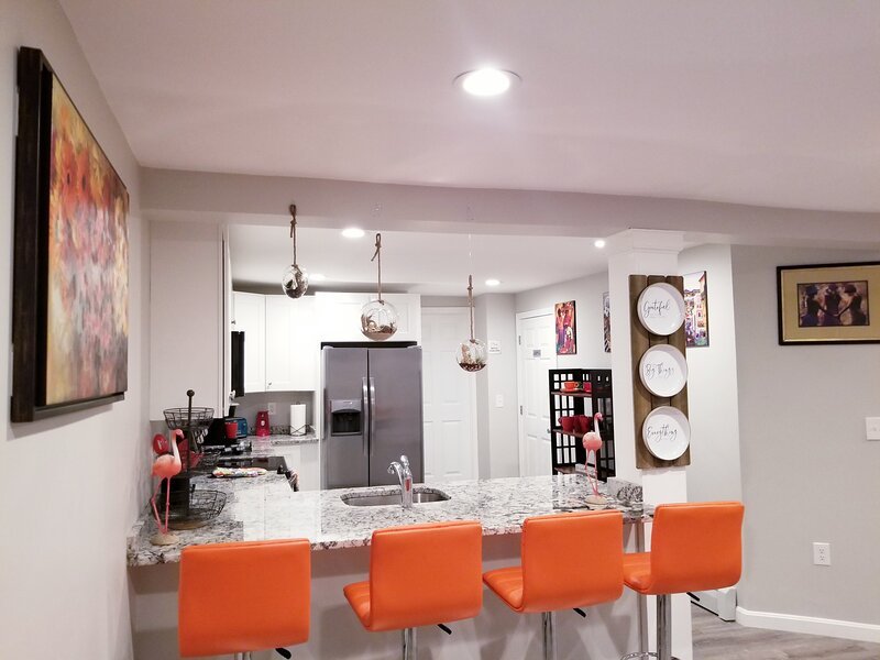 Beautiful renovated full kitchen with granite countertops and new stainless steel appliances!!!??