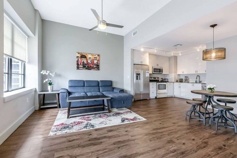 Living Room/Dining Area