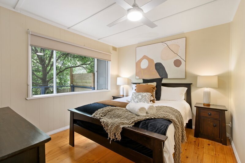 Bedroom 1 - Queen Bed