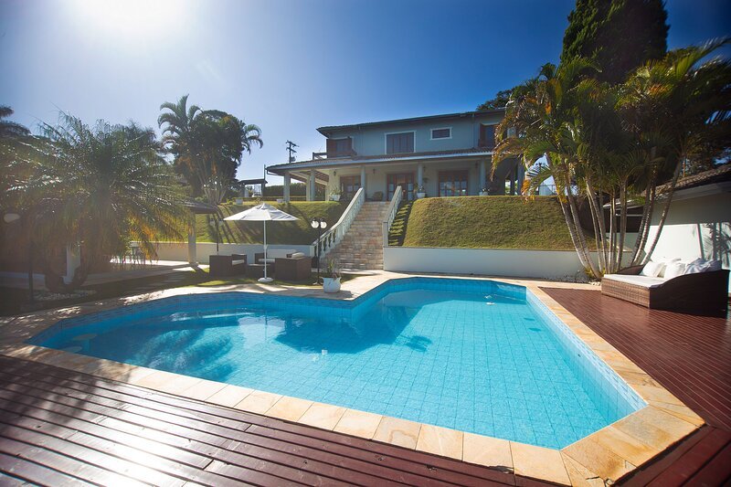 SWIMMING_POOL