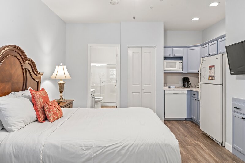 Suite with Queen Bed, Kitchenette