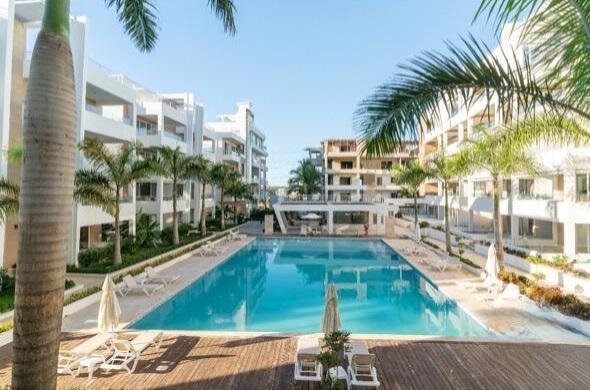 Relax on a private swimming pool 24 hours security 2bedroom air conditioning wifi and very safe 