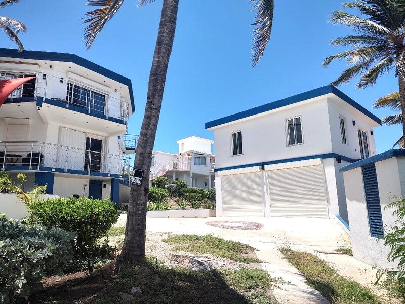 Blue Door Villa and Little Blue Vacation rental. Easy access and close parking.