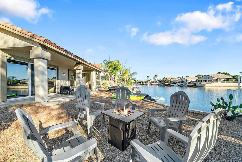 Lakefront Oasis, HotTub, Kayaks, Game Room Has Hot tub and Central