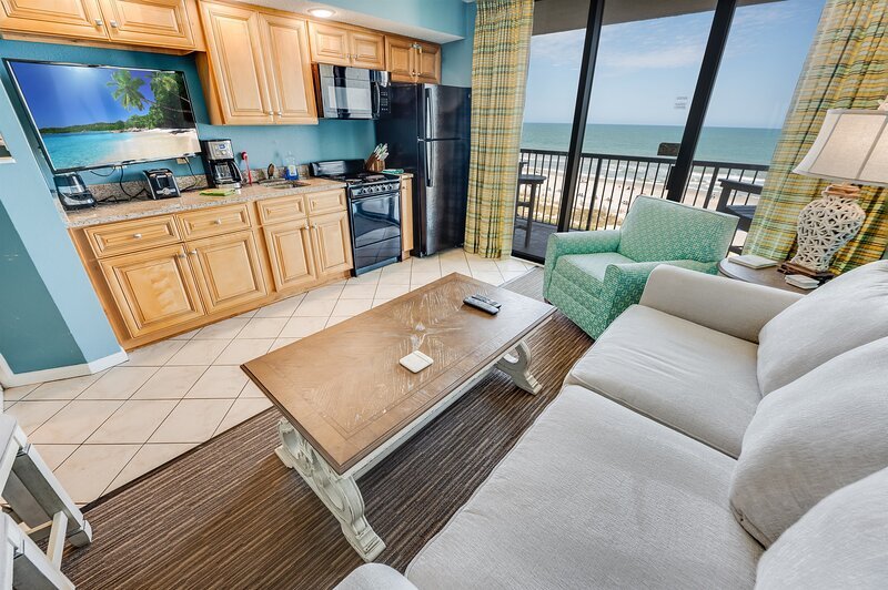 Direct Oceanfront, Beautifully Decorated