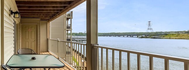 Two Bdr Deluxe Condo 607 Balcony With Sitting